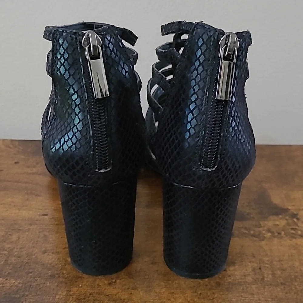 Tahari Black Strappy Textured Heeled Sandals size 7